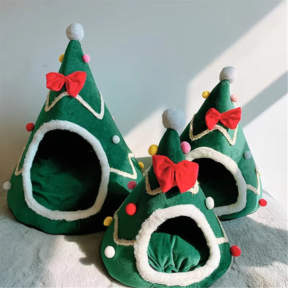 Cozy Christmas Cat and Dog Bed Set - Winter Warmth for Your Furry Friends!